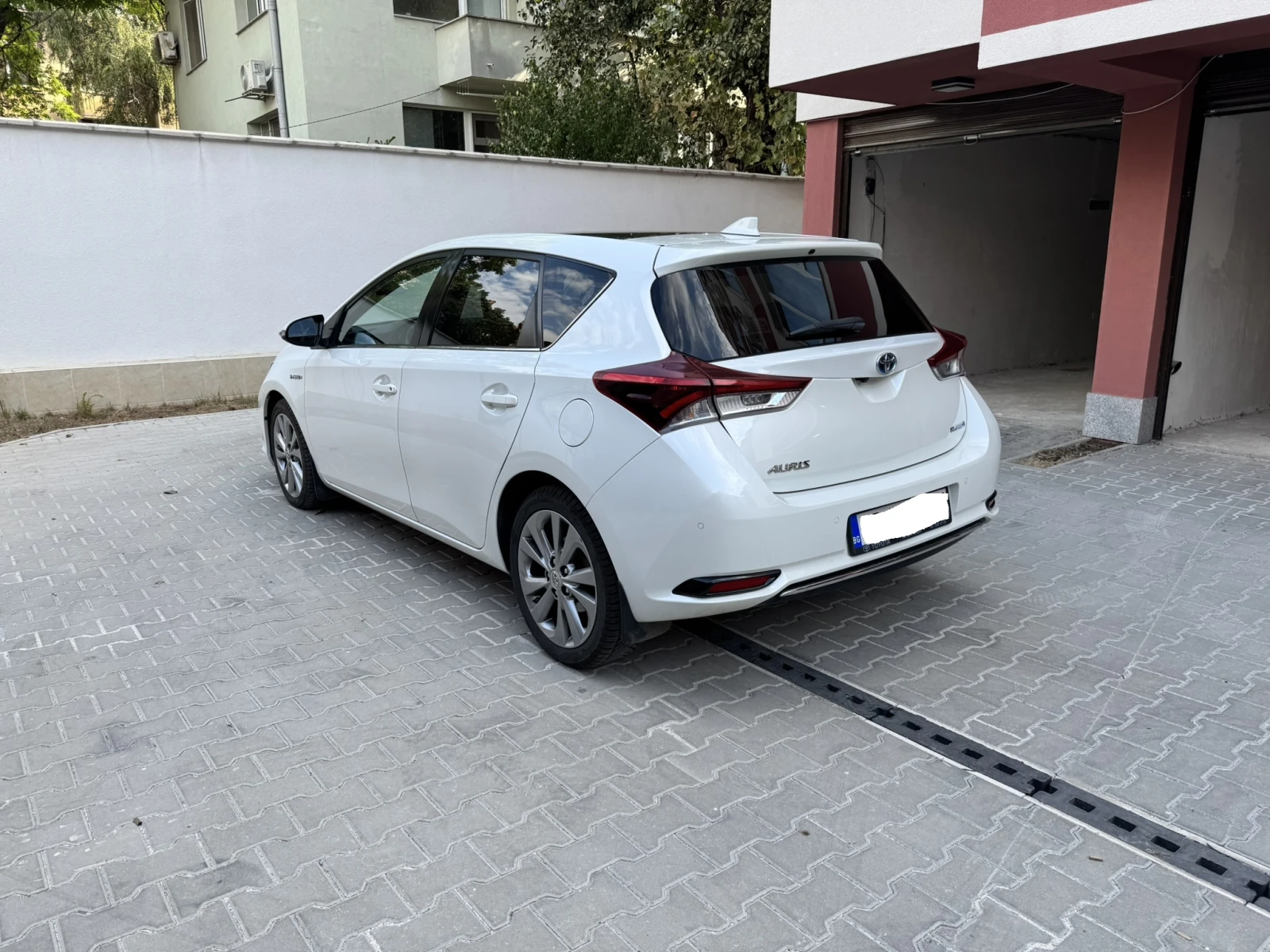 Toyota Auris, снимка 3 - Автомобили и джипове - 56155759