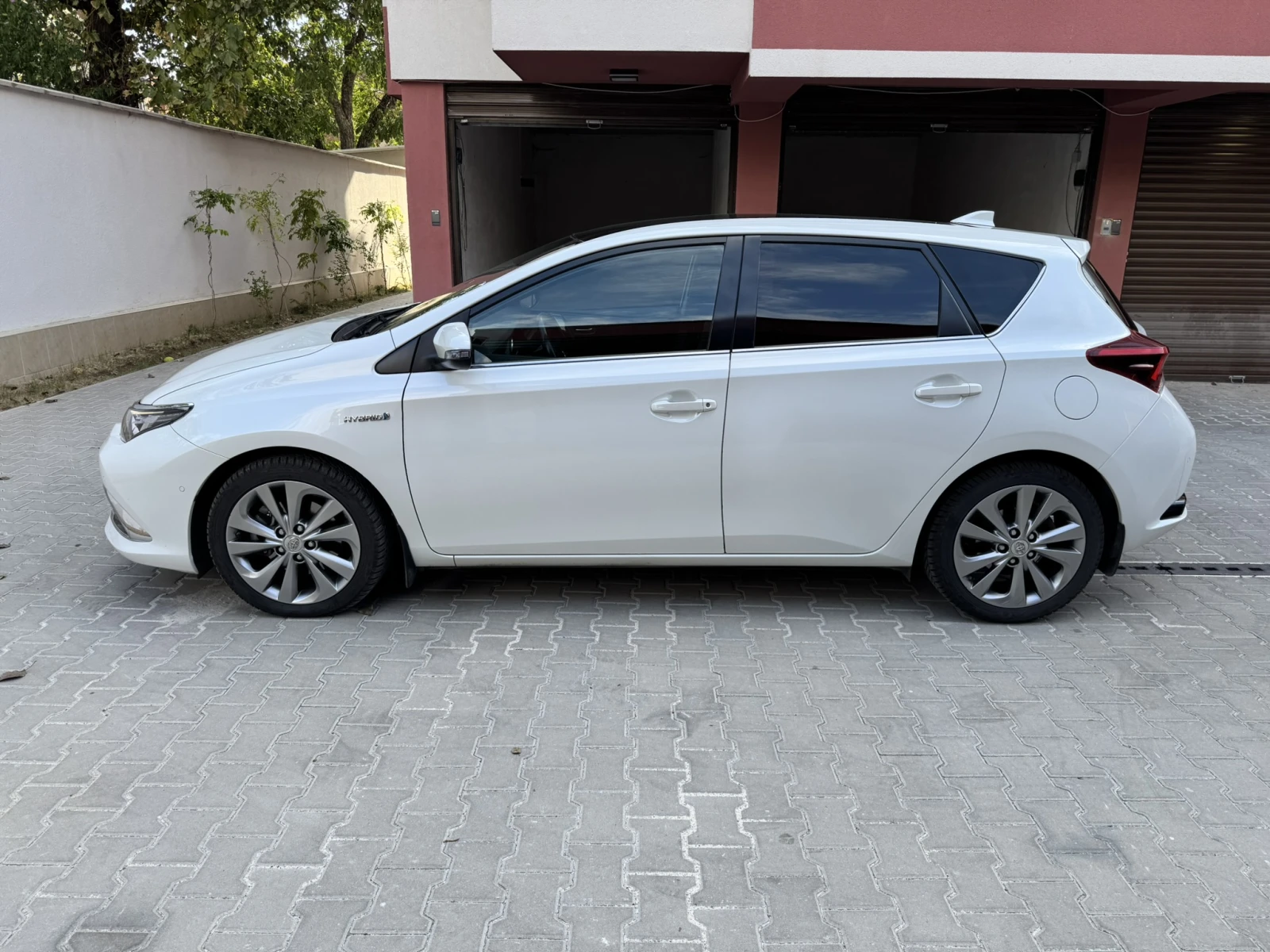 Toyota Auris, снимка 2 - Автомобили и джипове - 56155759