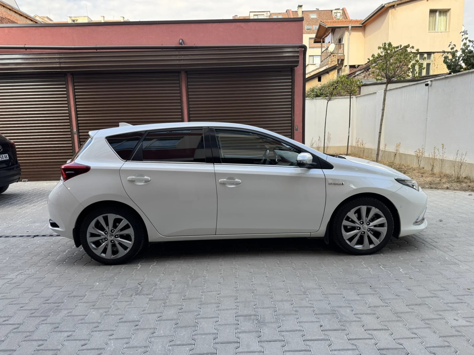 Toyota Auris, снимка 6 - Автомобили и джипове - 56155759