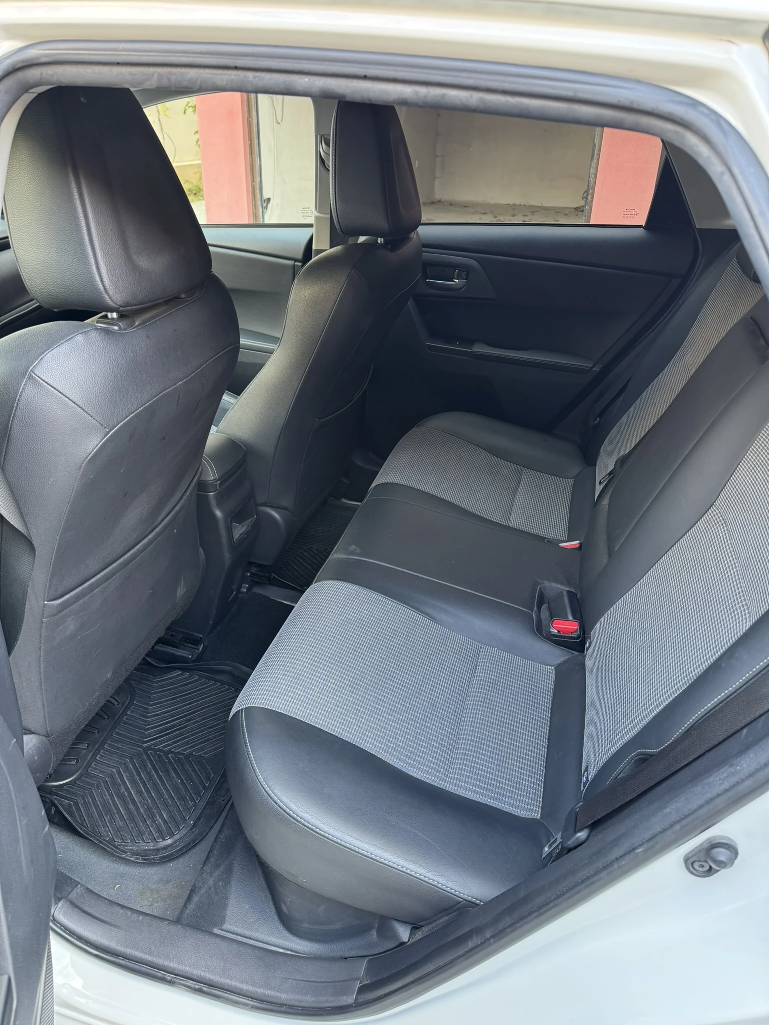 Toyota Auris, снимка 11 - Автомобили и джипове - 56155759