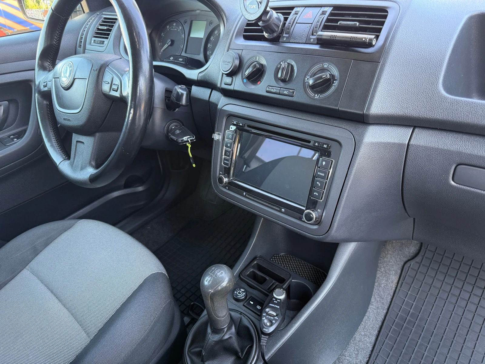 Skoda Fabia 1.4 MPI, 16V, ГИ, снимка 12 - Автомобили и джипове - 56156272