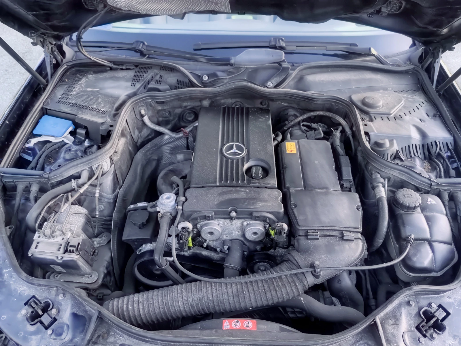 Mercedes-Benz E 200 E200 Kompressor, снимка 17 - Автомобили и джипове - 56303303