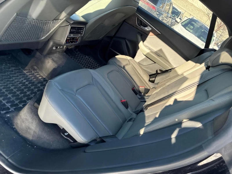 Audi Q8 Technik  CARFAX, снимка 11 - Автомобили и джипове - 52811843