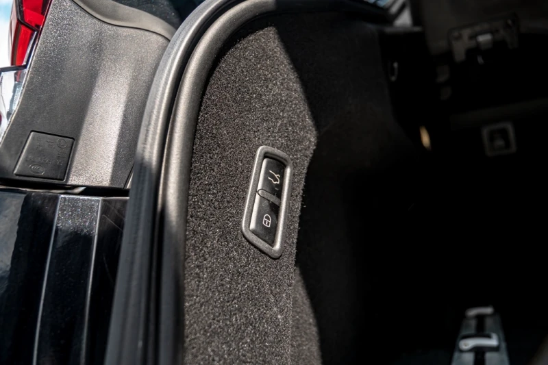 Maserati Levante CARFAX* АВТОФИНАНСИРАНЕ* БЕЗ ПЪРВОНАЧАЛНА ВНОСКА* , снимка 9 - Автомобили и джипове - 52909385