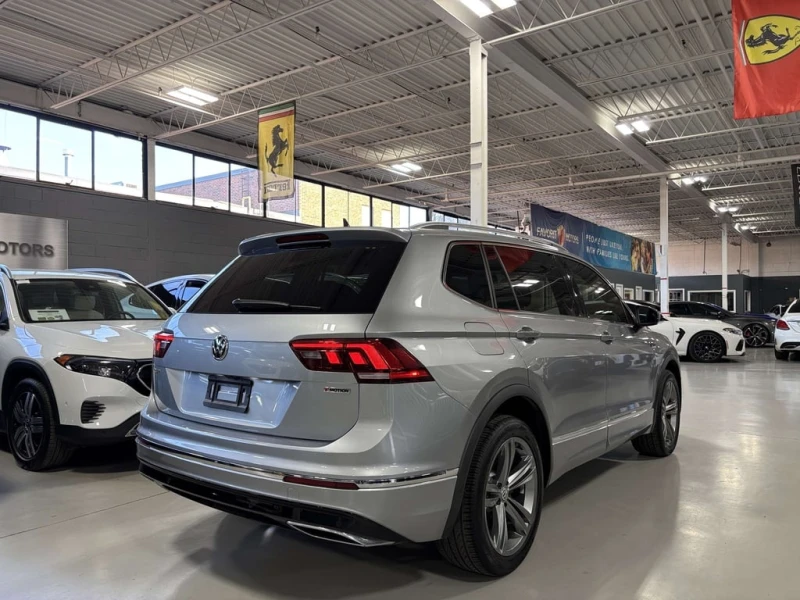 VW Tiguan R-LINE| 4MOTION| NAV| FENDERAUDIO| PANOROOF| LEATH, снимка 6 - Автомобили и джипове - 53108422