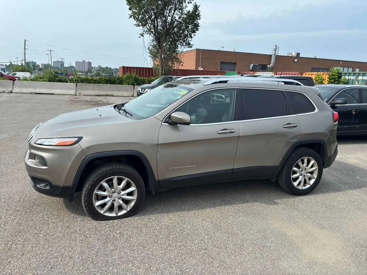 Jeep Cherokee * Limited * CARFAX * БЕЗ ПЪРВОНАЧАЛНА ВНОСКА, снимка 2 - Автомобили и джипове - 55396434