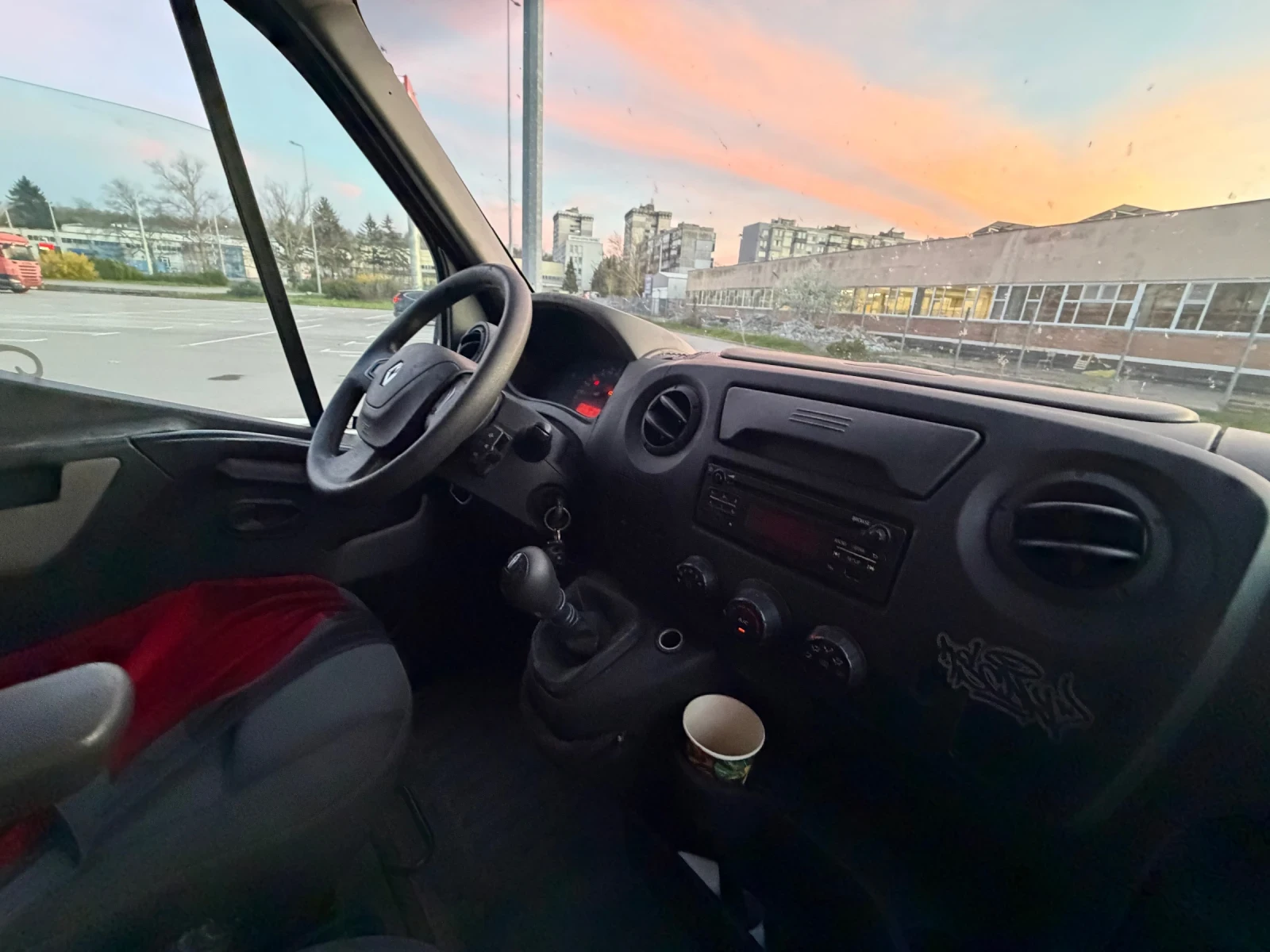 Renault Master БАРТЕР* 10Палетен* Спалня* Клима* Въздух* , снимка 13 - Бусове и автобуси - 54115341