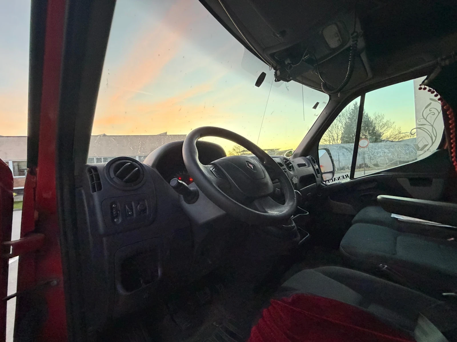 Renault Master БАРТЕР* 10Палетен* Спалня* Клима* Въздух* , снимка 12 - Бусове и автобуси - 54115341