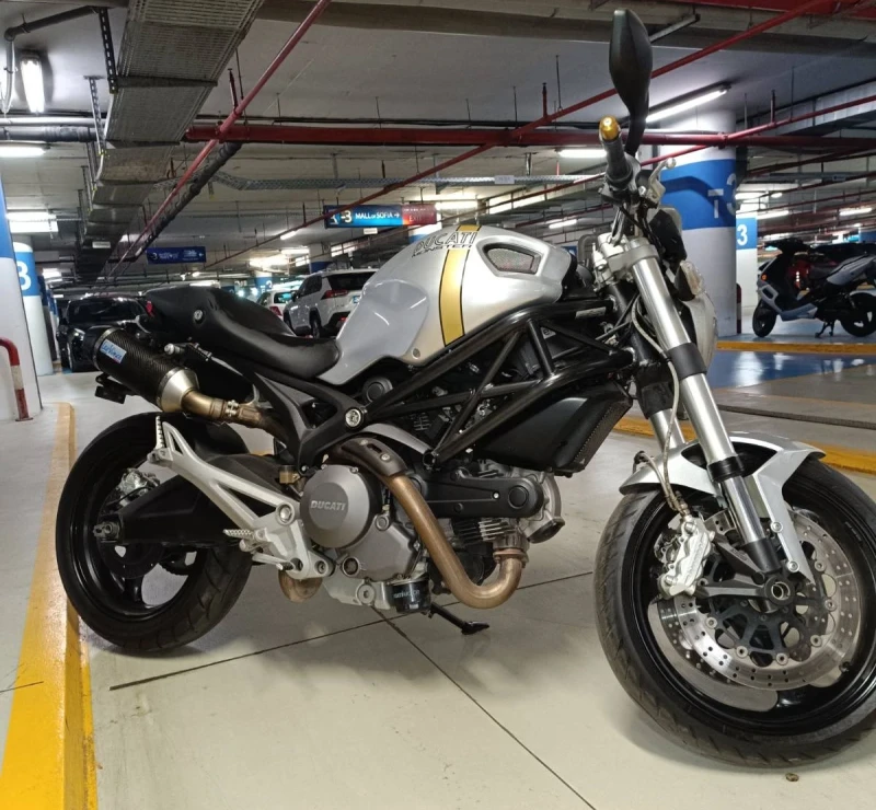 Ducati Monster 696