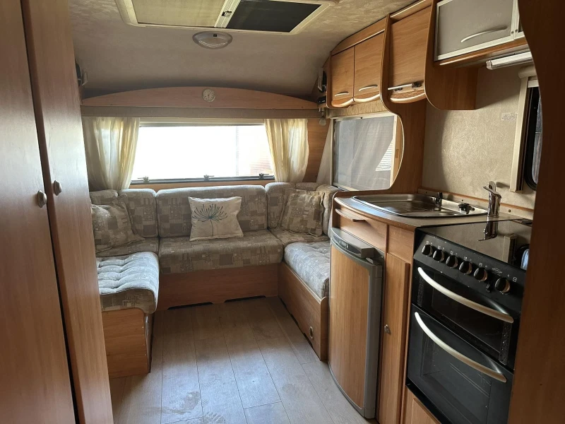 Каравана Adria Adora 2006 Регистрирана!!!, снимка 16 - Каравани и кемпери - 51099977
