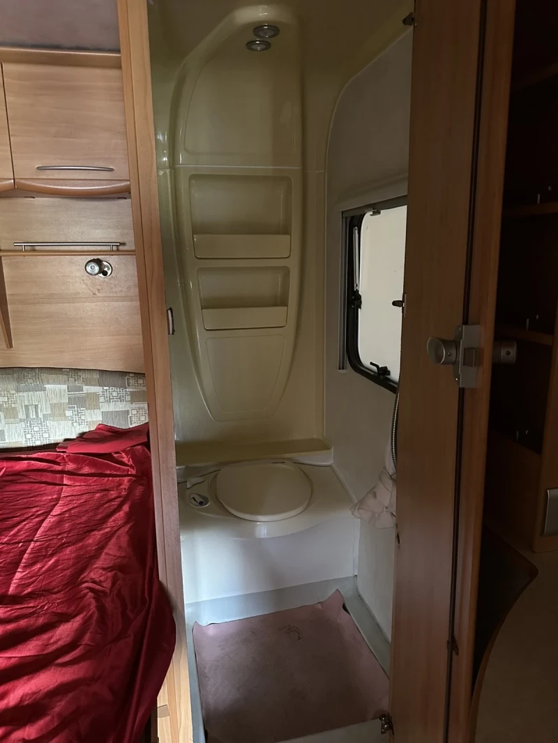 Каравана Adria Adora 2006 Регистрирана!!!, снимка 15 - Каравани и кемпери - 51099977