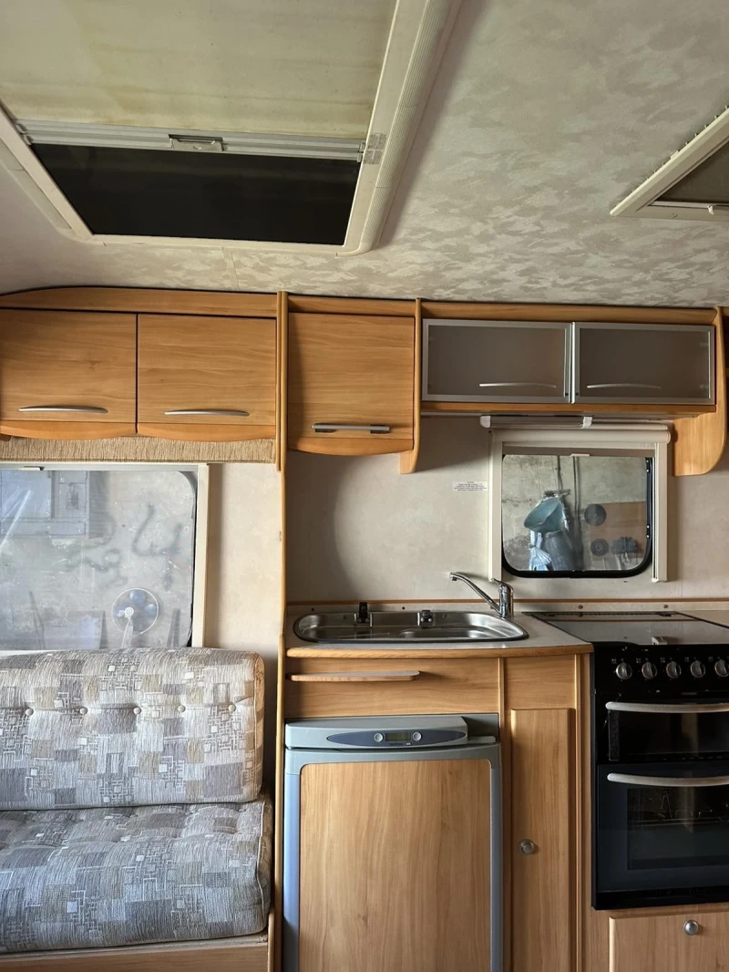 Каравана Adria Adora 2006 Регистрирана!!!, снимка 10 - Каравани и кемпери - 51099977