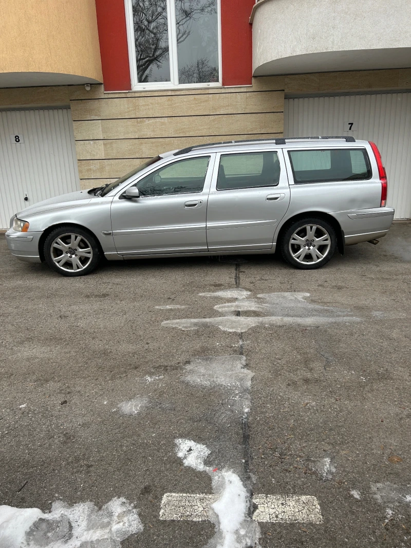 Volvo V70 D5, 163кс, ръчни скорости, снимка 4 - Автомобили и джипове - 48766775