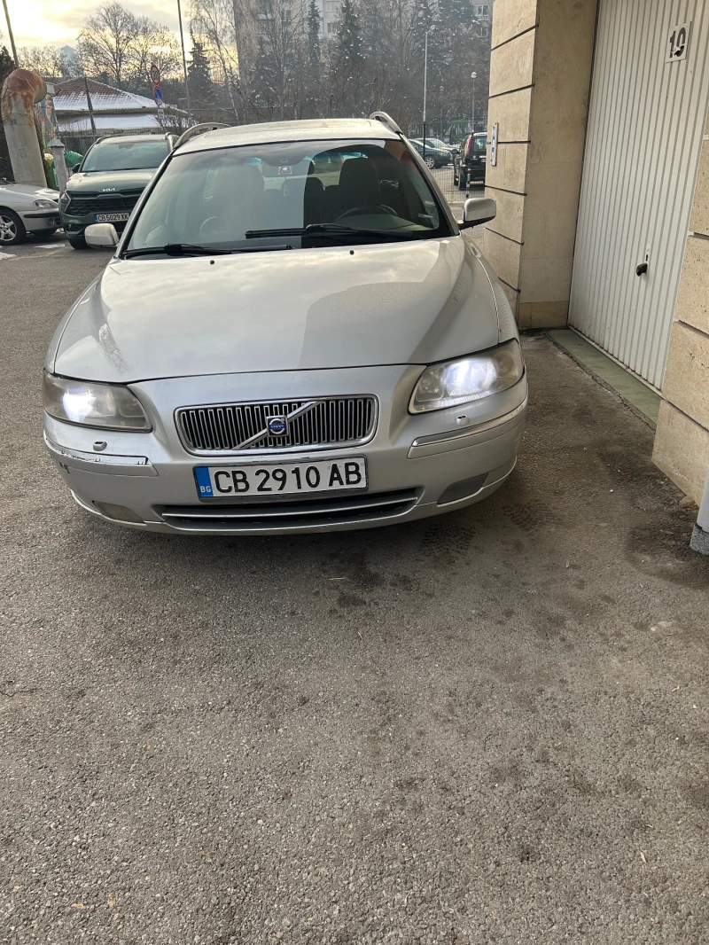 Volvo V70 D5, 163кс, ръчни скорости, снимка 2 - Автомобили и джипове - 48766775