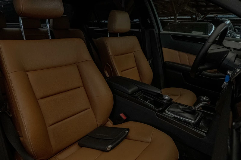 Mercedes-Benz E 250 AMG/4Matic/Distronik/Side Assist/Leader brown/BiXe, снимка 9 - Автомобили и джипове - 51124645