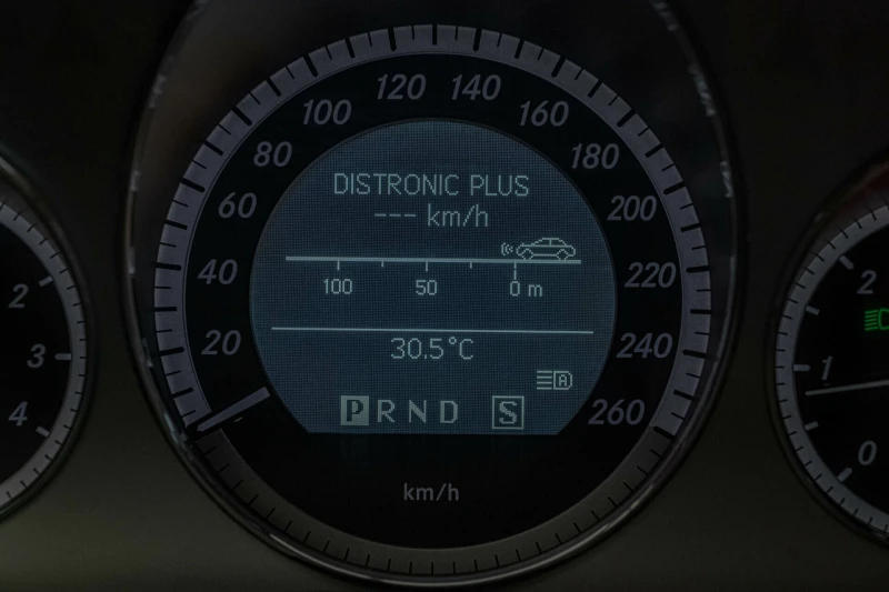 Mercedes-Benz E 250 AMG/4Matic/Distronik/Side Assist/Leader brown/BiXe, снимка 10 - Автомобили и джипове - 51124645