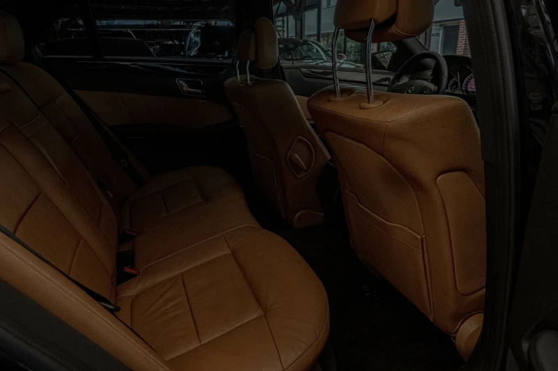 Mercedes-Benz E 250 AMG/4Matic/Distronik/Side Assist/Leader brown/BiXe, снимка 8 - Автомобили и джипове - 51124645