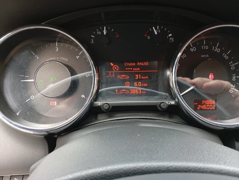 Peugeot 3008 1.6 HDI NAVI FULL, снимка 9 - Автомобили и джипове - 52575363