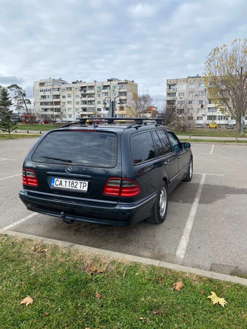 Mercedes-Benz E 320 320CDI Avantgarde, снимка 4 - Автомобили и джипове - 52806157