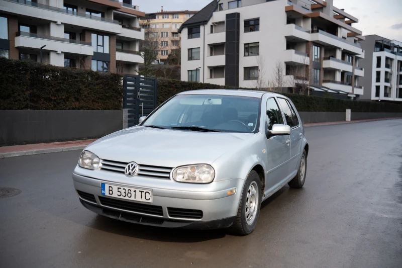 VW Golf 1.6 SR Газ/Бензин, снимка 2 - Автомобили и джипове - 53236817