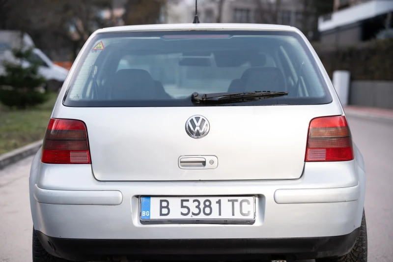 VW Golf 1.6 SR Газ/Бензин, снимка 5 - Автомобили и джипове - 53236817