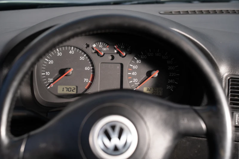 VW Golf 1.6 SR Газ/Бензин, снимка 9 - Автомобили и джипове - 53236817