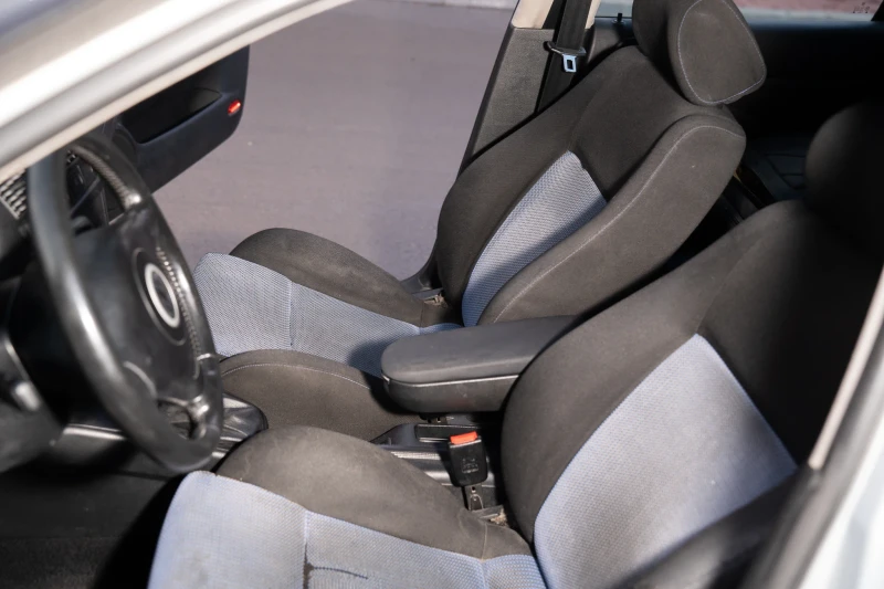 VW Golf 1.6 SR Газ/Бензин, снимка 10 - Автомобили и джипове - 53236817