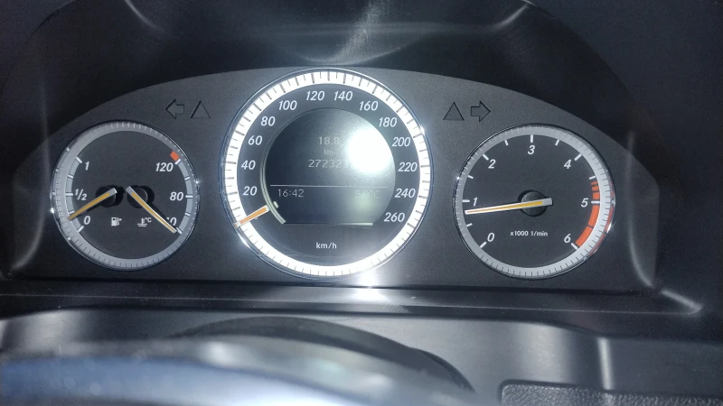 Mercedes-Benz C 220 AMG-FACE, снимка 9 - Автомобили и джипове - 53377543