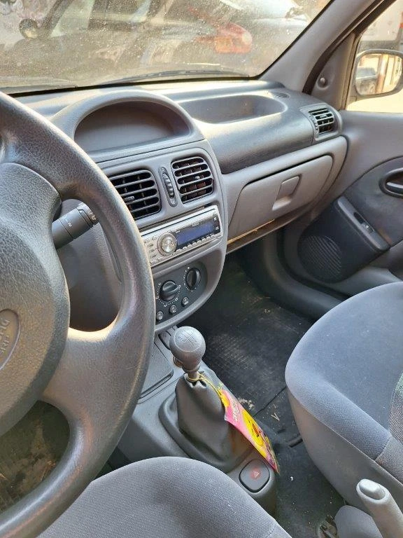 Renault Clio II, снимка 4 - Автомобили и джипове - 49053048