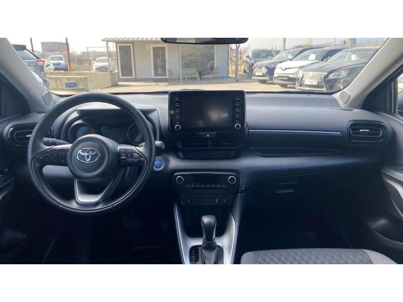 Toyota Yaris 1.5 HSD Chic , снимка 8 - Автомобили и джипове - 55626553