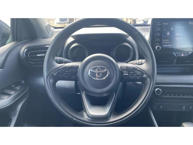 Toyota Yaris 1.5 HSD Chic , снимка 13 - Автомобили и джипове - 55626553