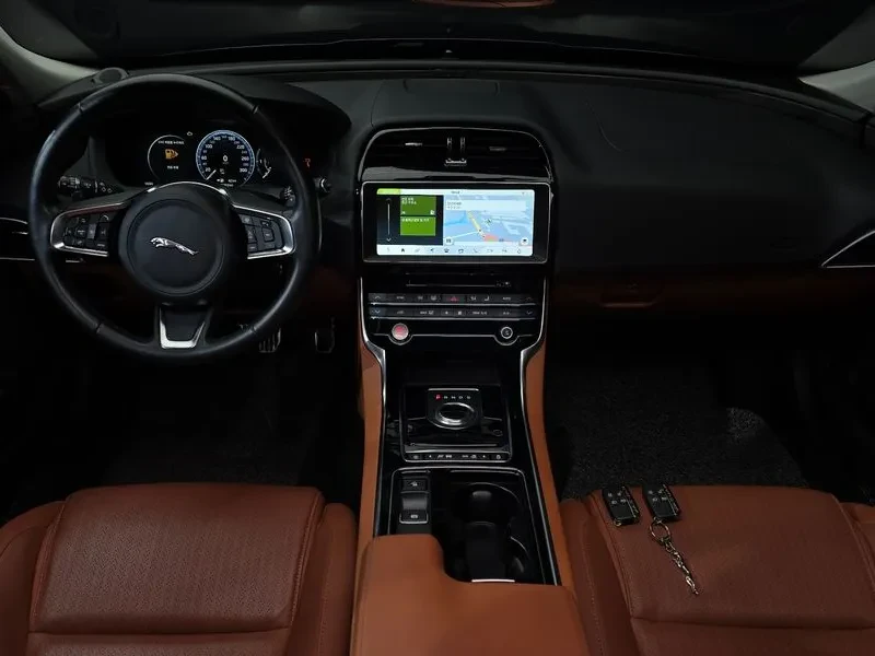 Jaguar XE 20D Portfolio, снимка 7 - Автомобили и джипове - 56576457