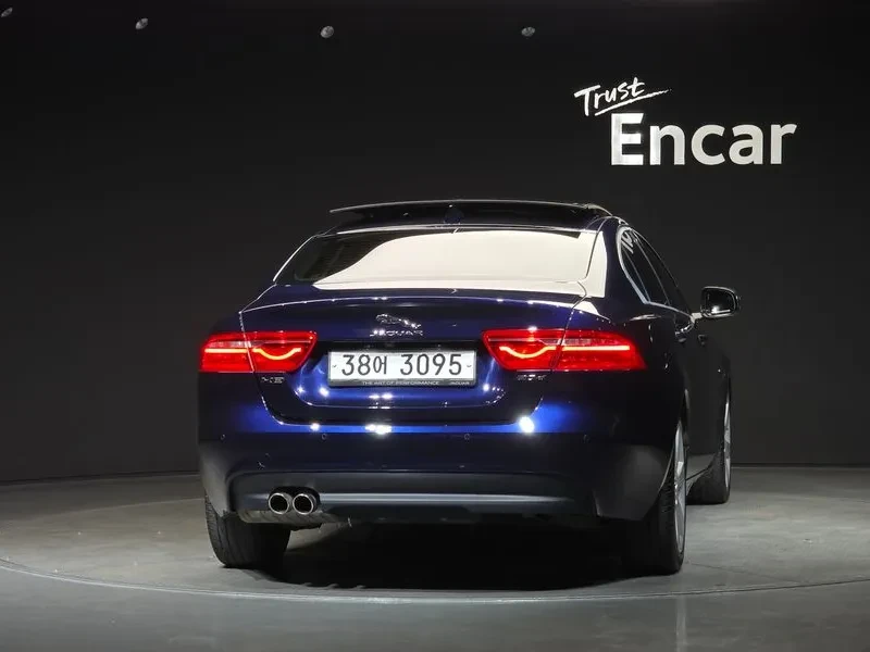 Jaguar XE 20D Portfolio, снимка 4 - Автомобили и джипове - 56576457