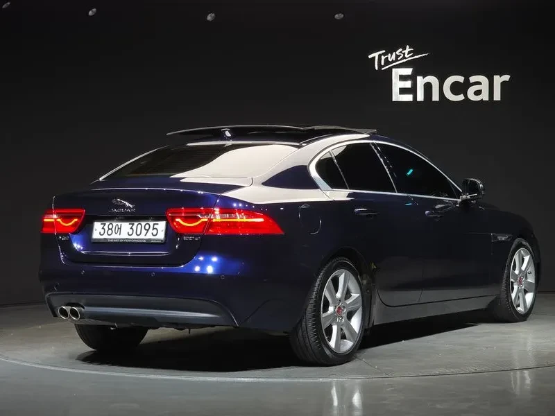Jaguar XE 20D Portfolio, снимка 2 - Автомобили и джипове - 56576457