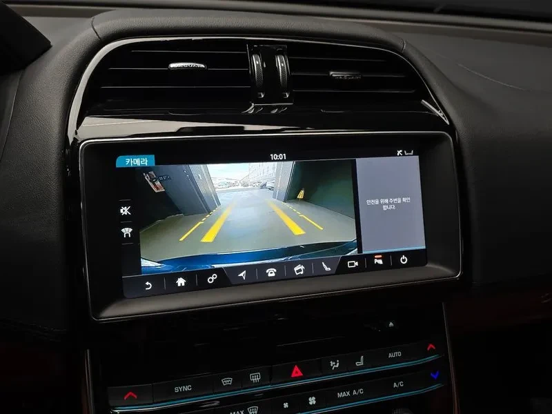 Jaguar XE 20D Portfolio, снимка 15 - Автомобили и джипове - 56576457