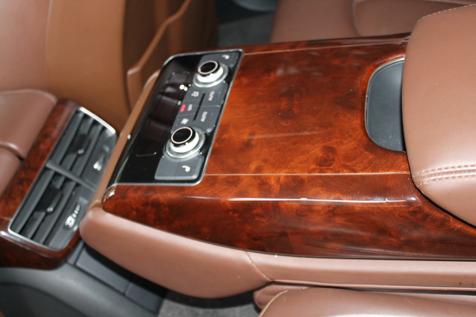 Audi A8 218000 .   | Mobile.bg   14