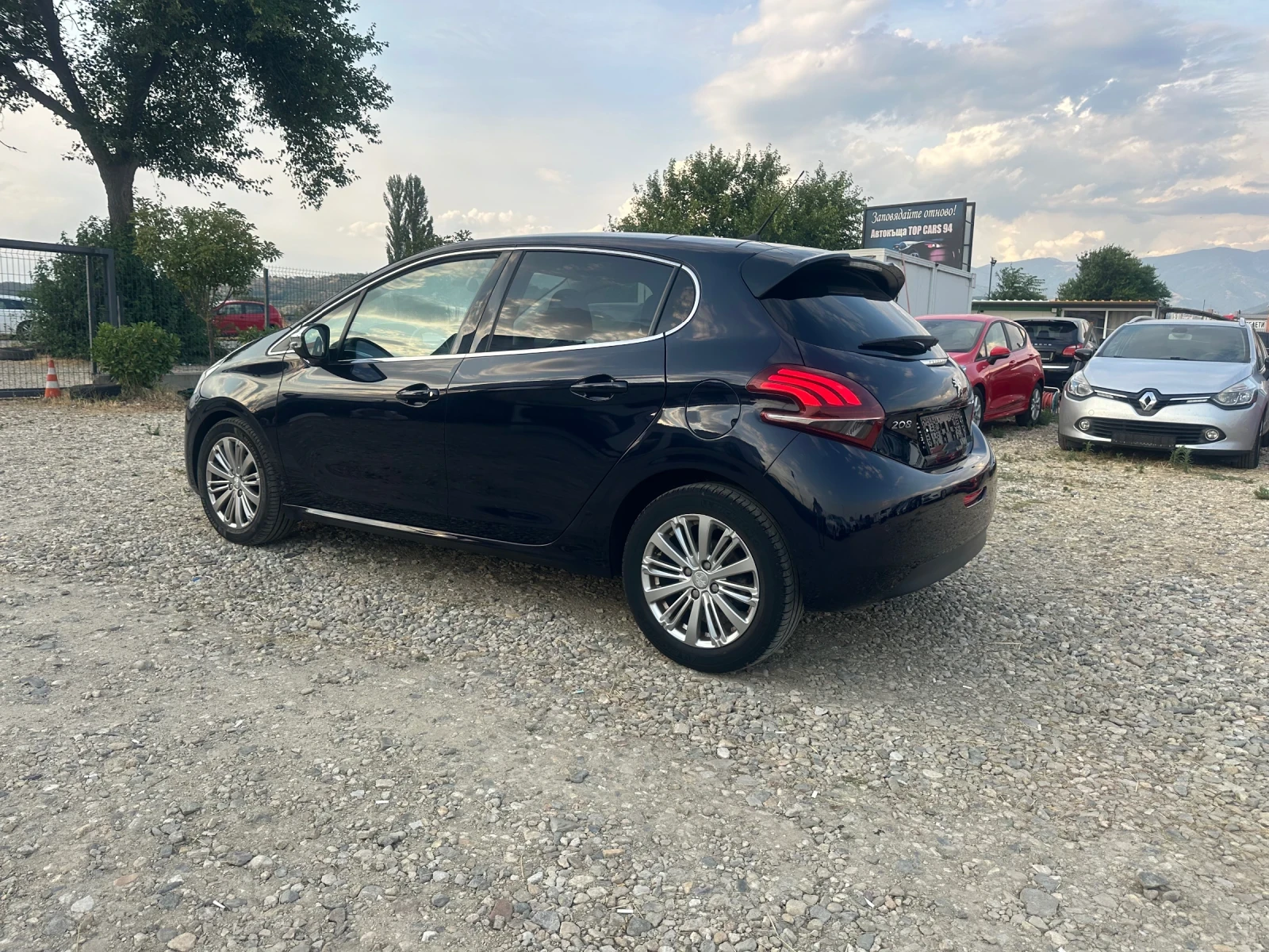 Peugeot 208 1, 5 BlueHDi Allure - изображение 6