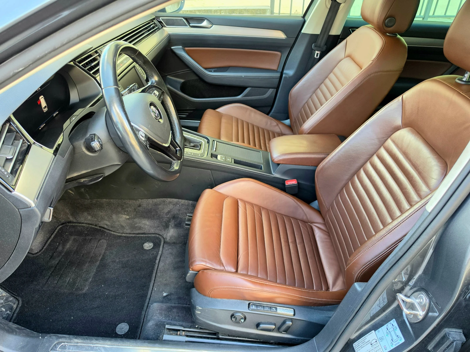 VW Passat 2.0 TDI Digital 4Motion Highline 360, снимка 9 - Автомобили и джипове - 53172415