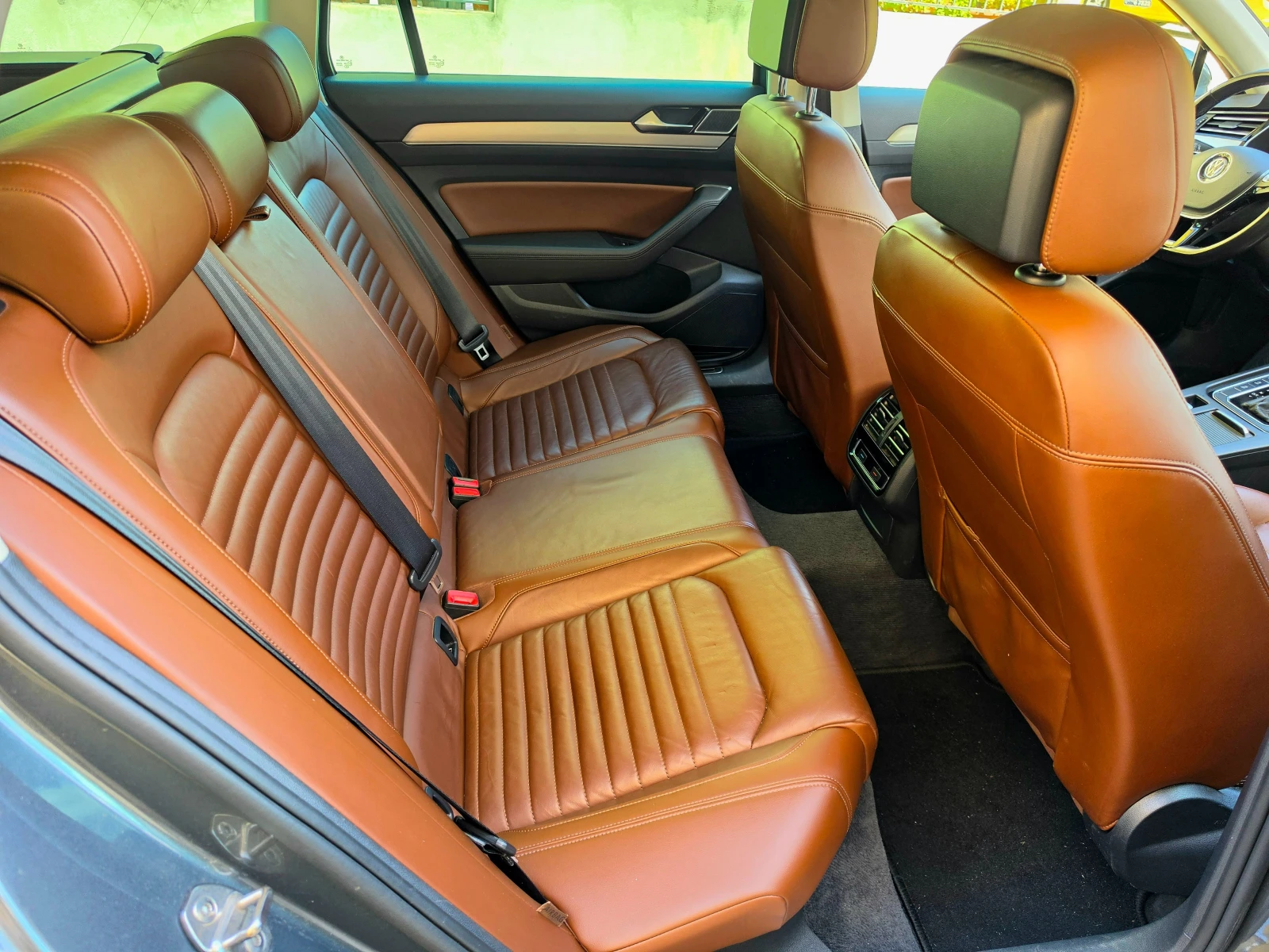 VW Passat 2.0 TDI Digital 4Motion Highline 360, снимка 11 - Автомобили и джипове - 53172415