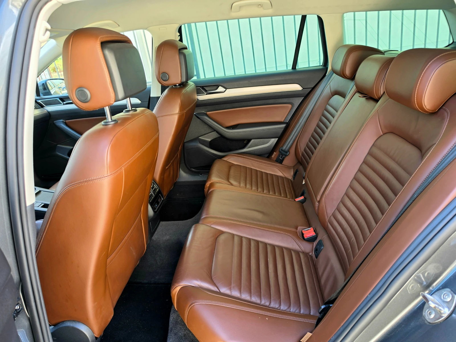 VW Passat 2.0 TDI Digital 4Motion Highline 360, снимка 10 - Автомобили и джипове - 53172415