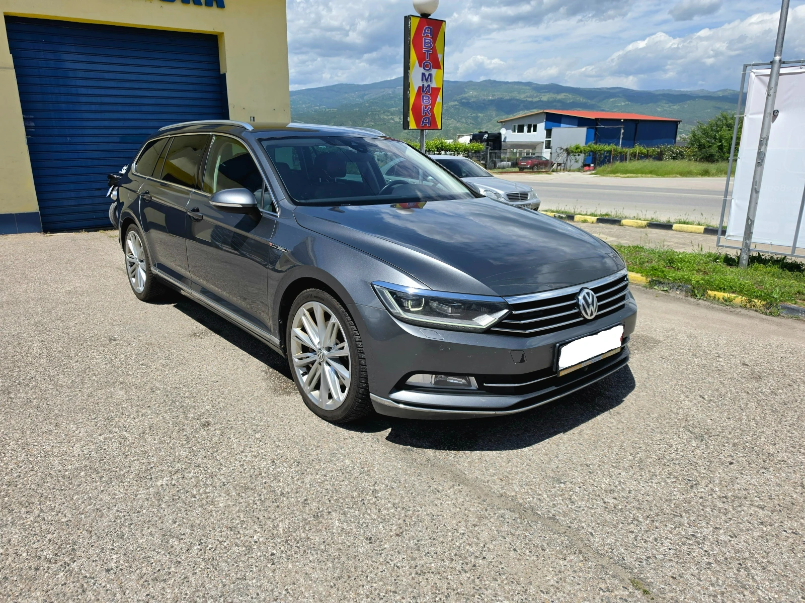 VW Passat 2.0 TDI Digital 4Motion Highline 360, снимка 2 - Автомобили и джипове - 53172415