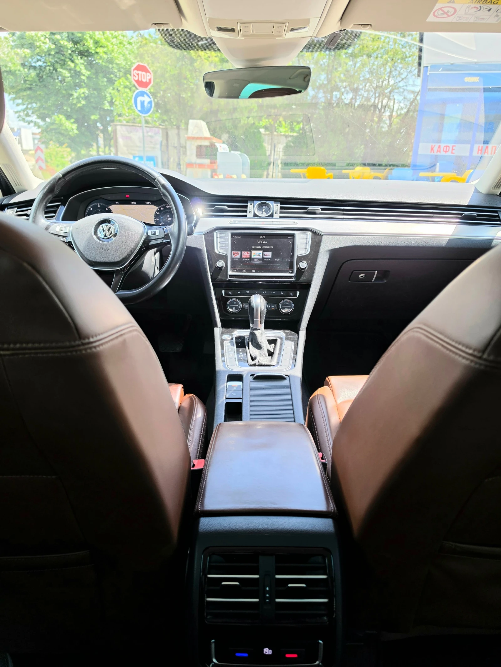 VW Passat 2.0 TDI Digital 4Motion Highline 360, снимка 17 - Автомобили и джипове - 53172415