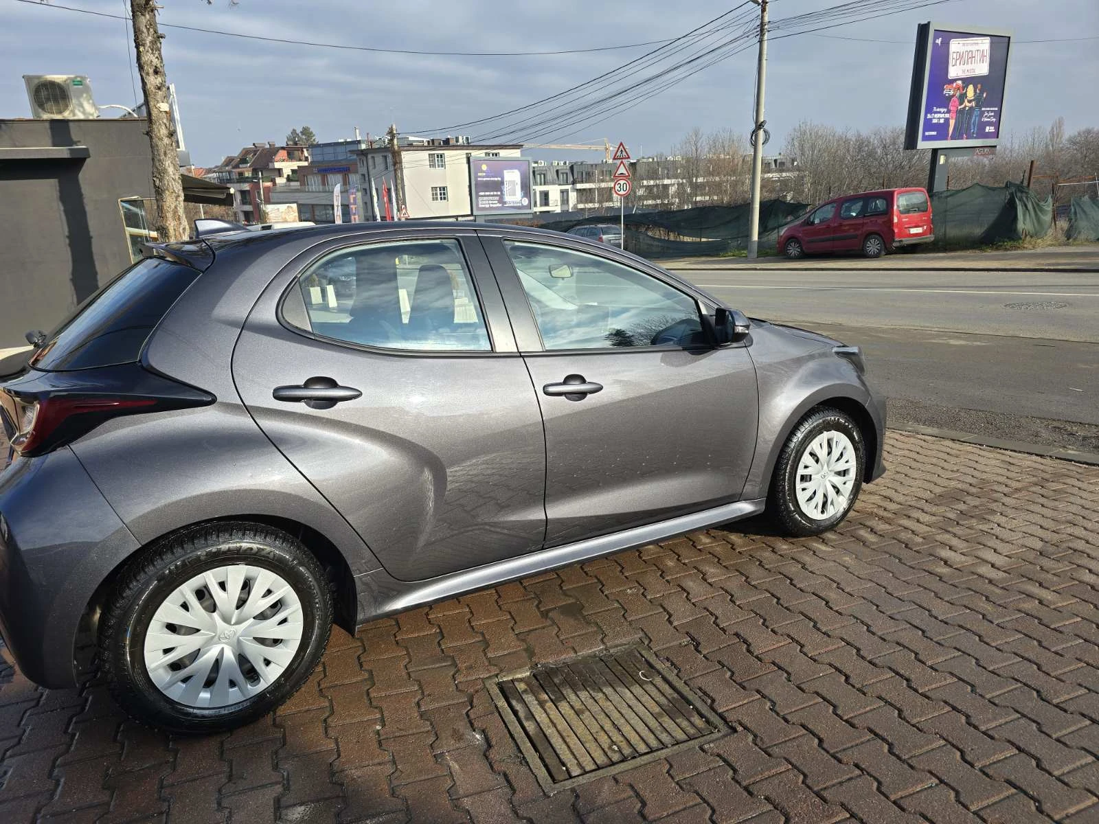 Toyota Yaris  - изображение 3