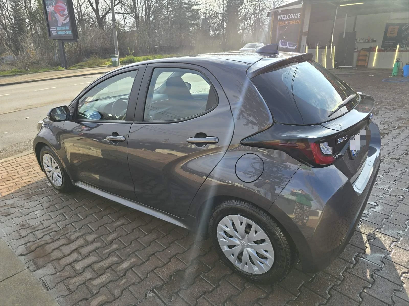 Toyota Yaris  - изображение 2