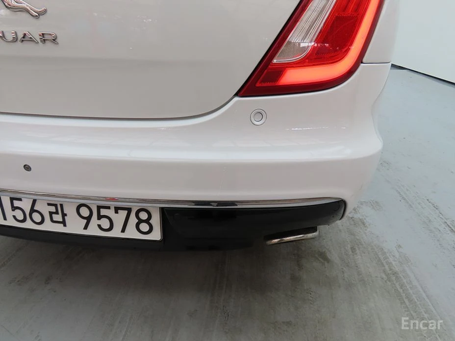 Jaguar Xj 30d PREMIUM LUXURY* LONG* MERIDIAN* TV* SUNROOF* , снимка 6 - Автомобили и джипове - 54078558