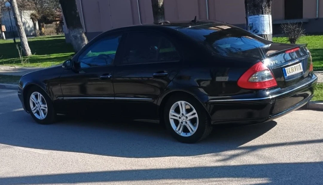 Mercedes-Benz E 220 Facelift EVO, снимка 4 - Автомобили и джипове - 54180079