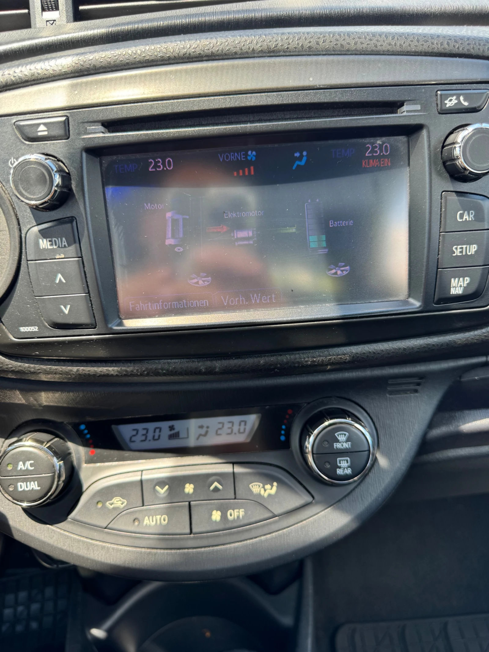 Toyota Yaris 1.5 Hybrid , снимка 7 - Автомобили и джипове - 54979503