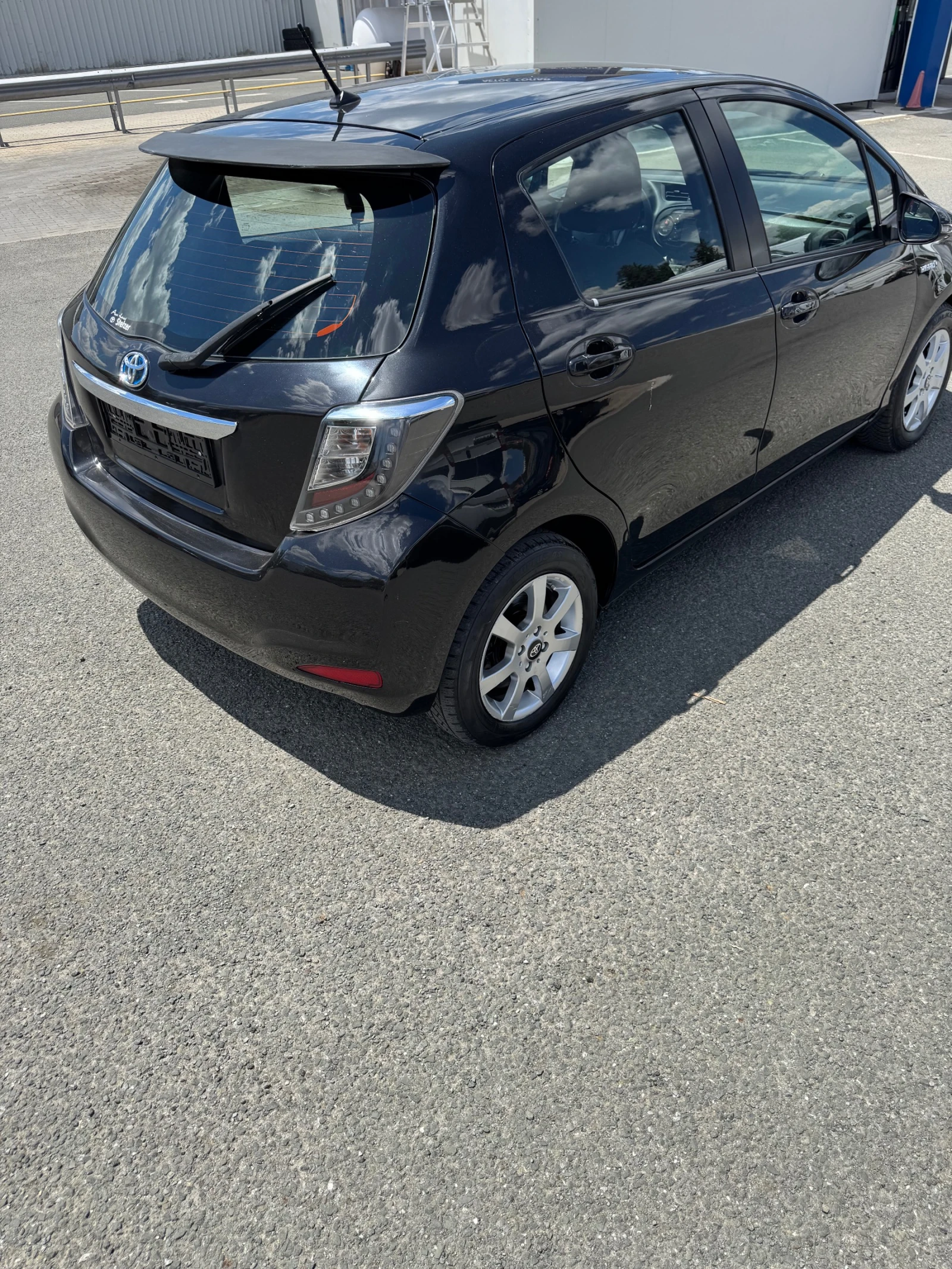 Toyota Yaris 1.5 Hybrid , снимка 5 - Автомобили и джипове - 54979503