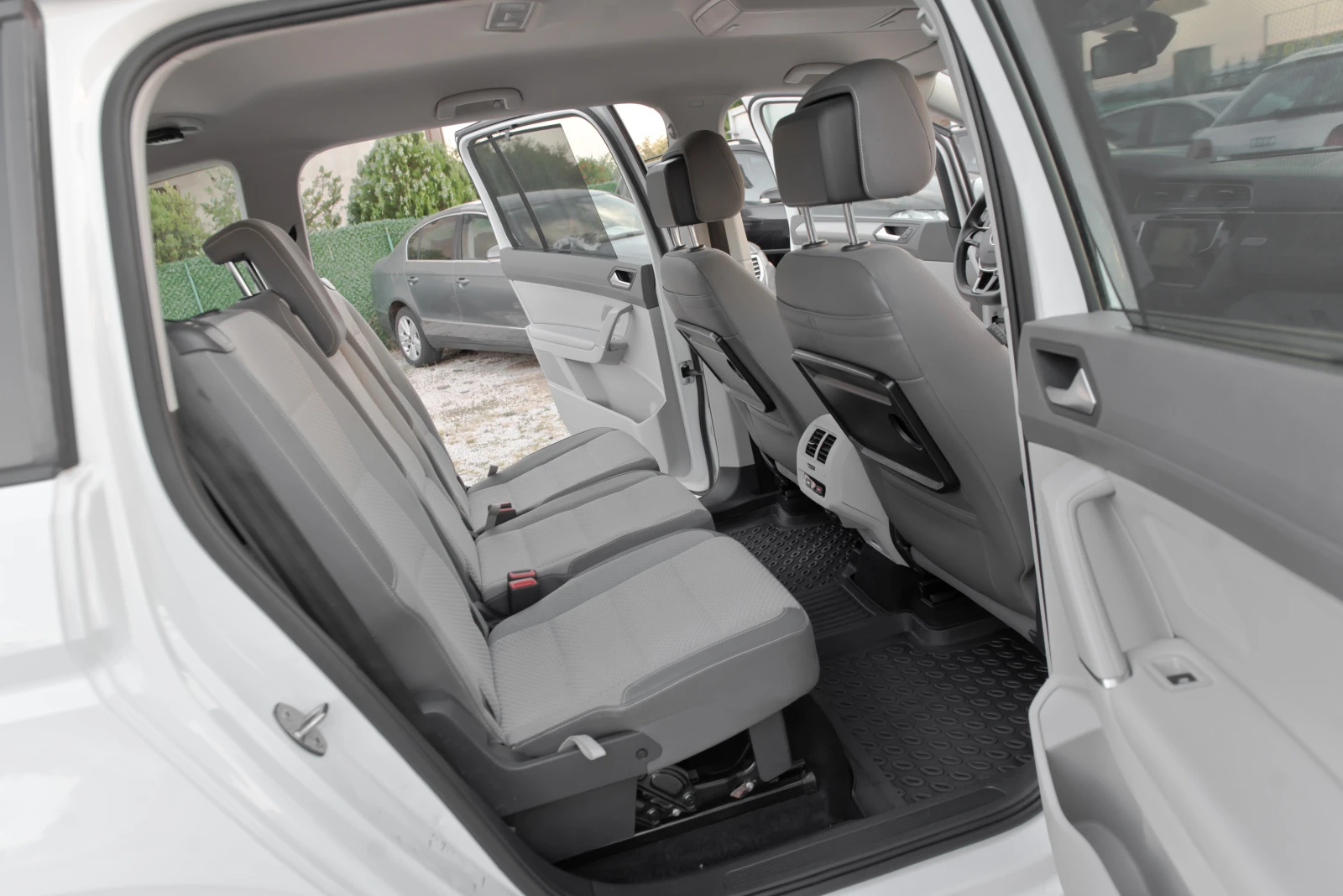 VW Touran 1.6tdi Automat 7mesta | Mobile.bg � ����������� 9
