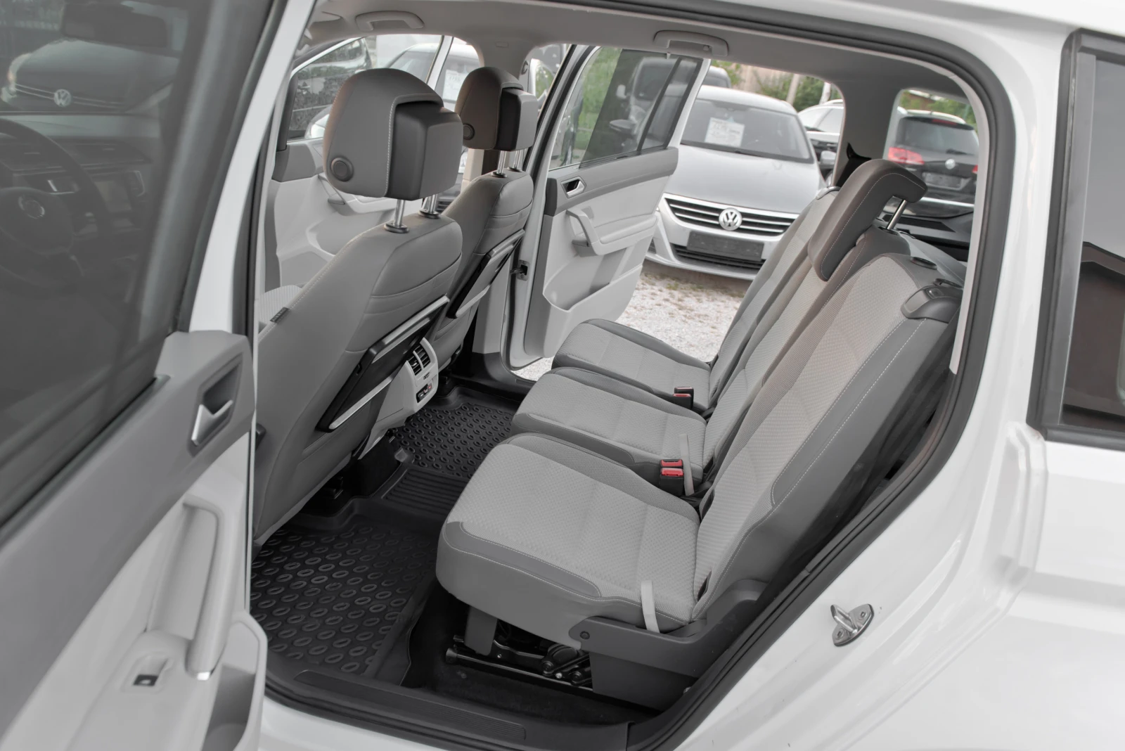 VW Touran 1.6tdi Automat 7mesta | Mobile.bg � ����������� 13